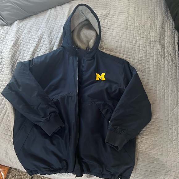 Champion Winter Parka Jacket size XL. worn few times.. like brand new! - Picture 1 of 1